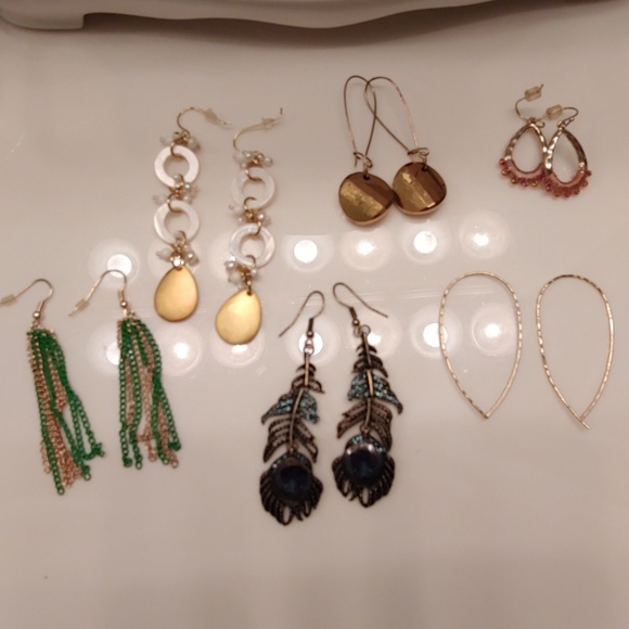 Jewelry - 6 dangle earrings